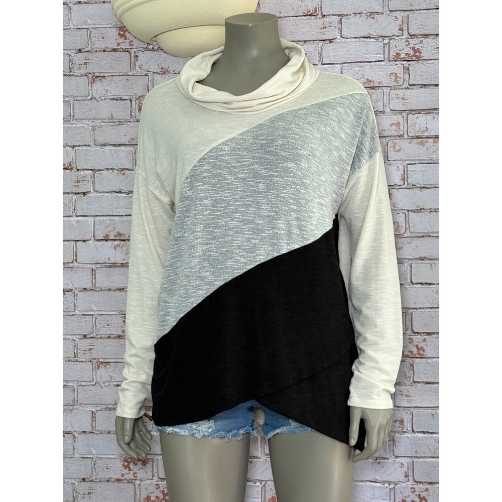 Maurices 24/7 Womens Colorblock Cowl Neck Tulip Hem Top Cream Grey Black Large